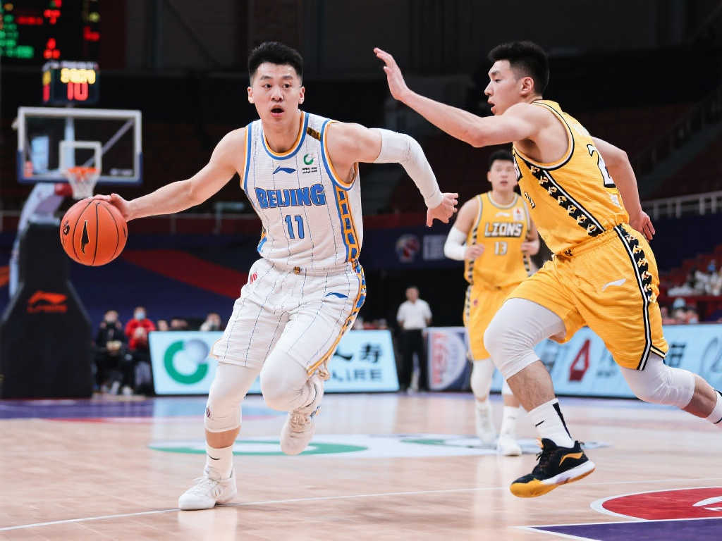 他在更衣室 他在更衣室