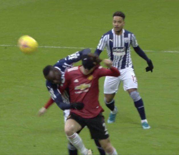 乐鱼体育下载-迪亚涅捂眼中卫冲顶 索帅：马圭尔同款进球就被吹